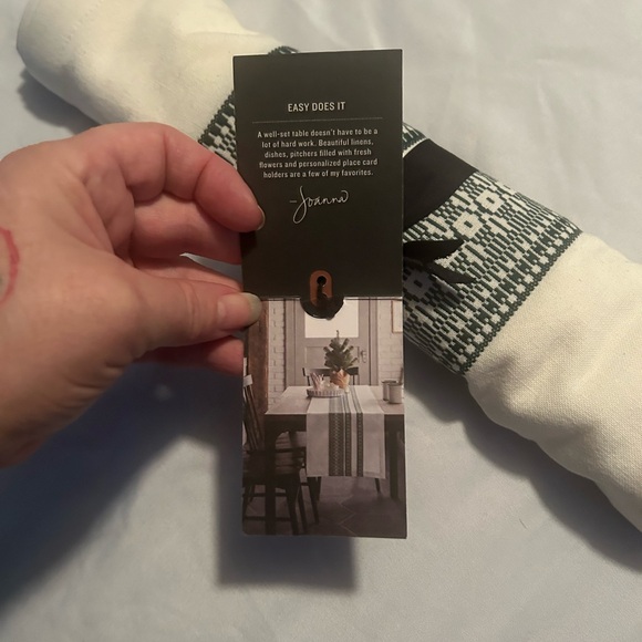 Hearth & Home 100% Cotton Magnolia Blue And White Table Runner 14" × 72" - Picture 5 of 7